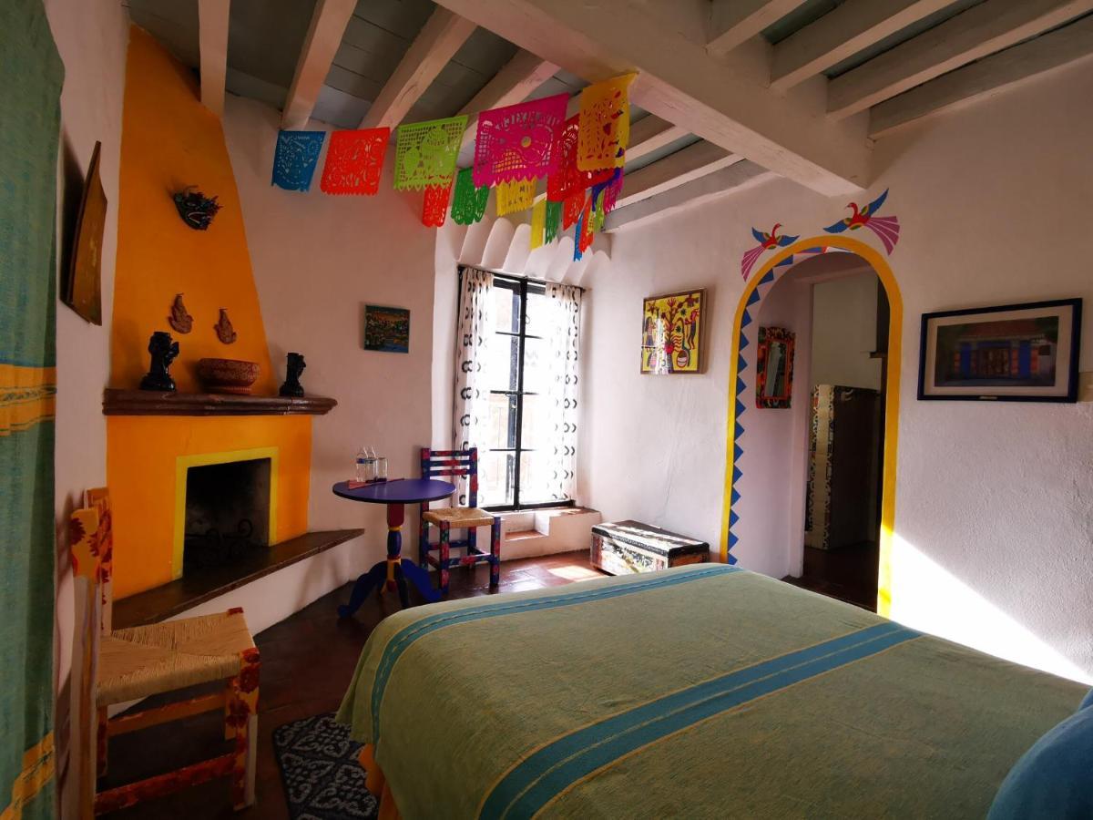 Casa De Los Espiritus Alegres By Rotamundos Guanajuato Rom bilde